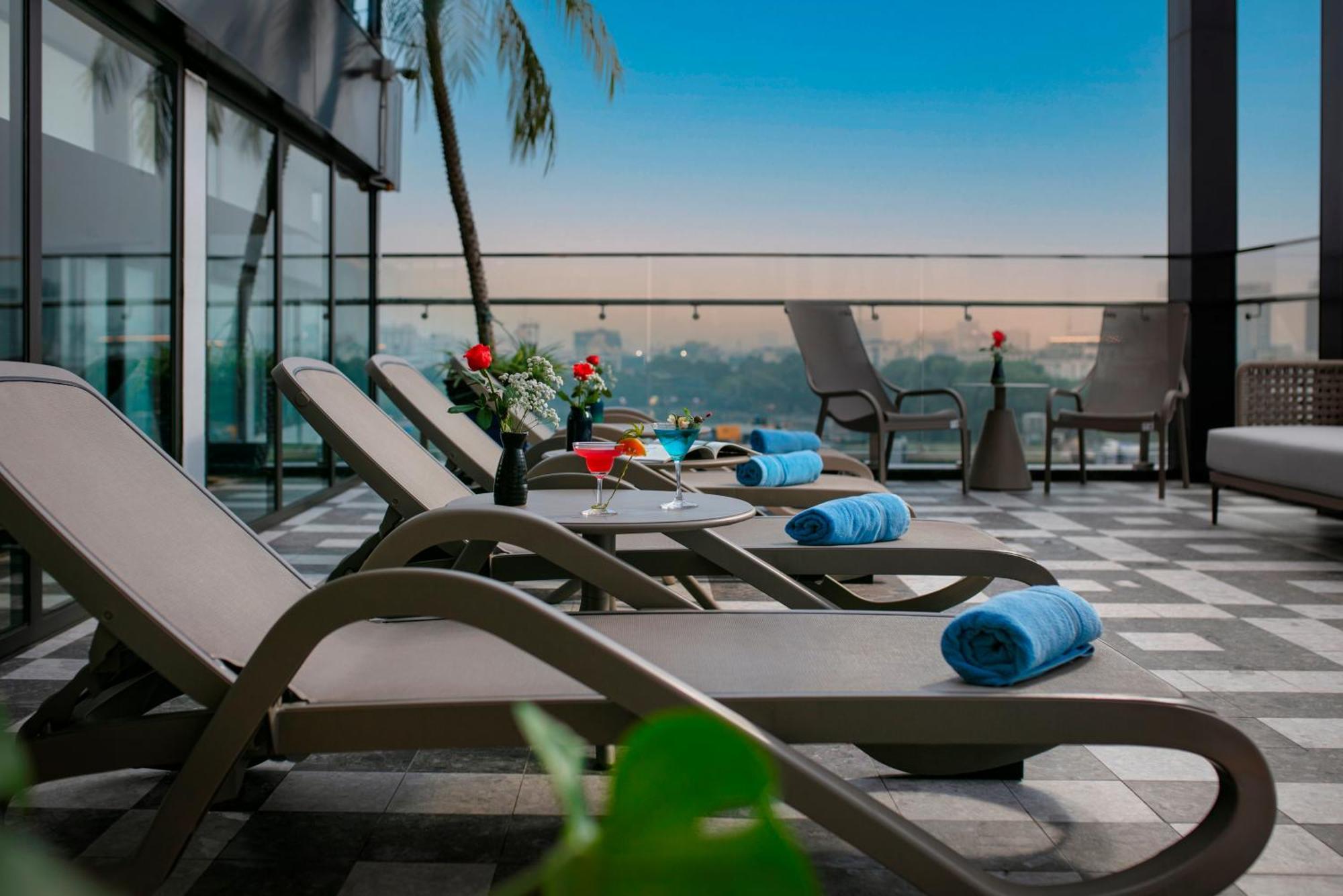 メイ ドゥ ヴィル オールド クォーター ホテル ハノイ市 エクステリア 写真 Rooftop pool