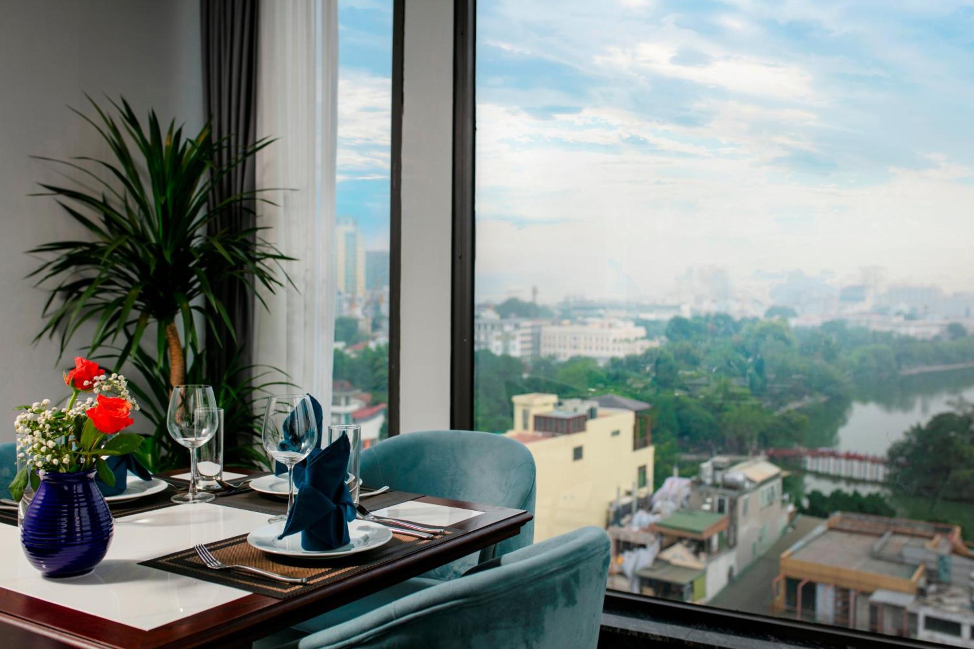 メイ ドゥ ヴィル オールド クォーター ホテル ハノイ市 エクステリア 写真 View from the restaurant