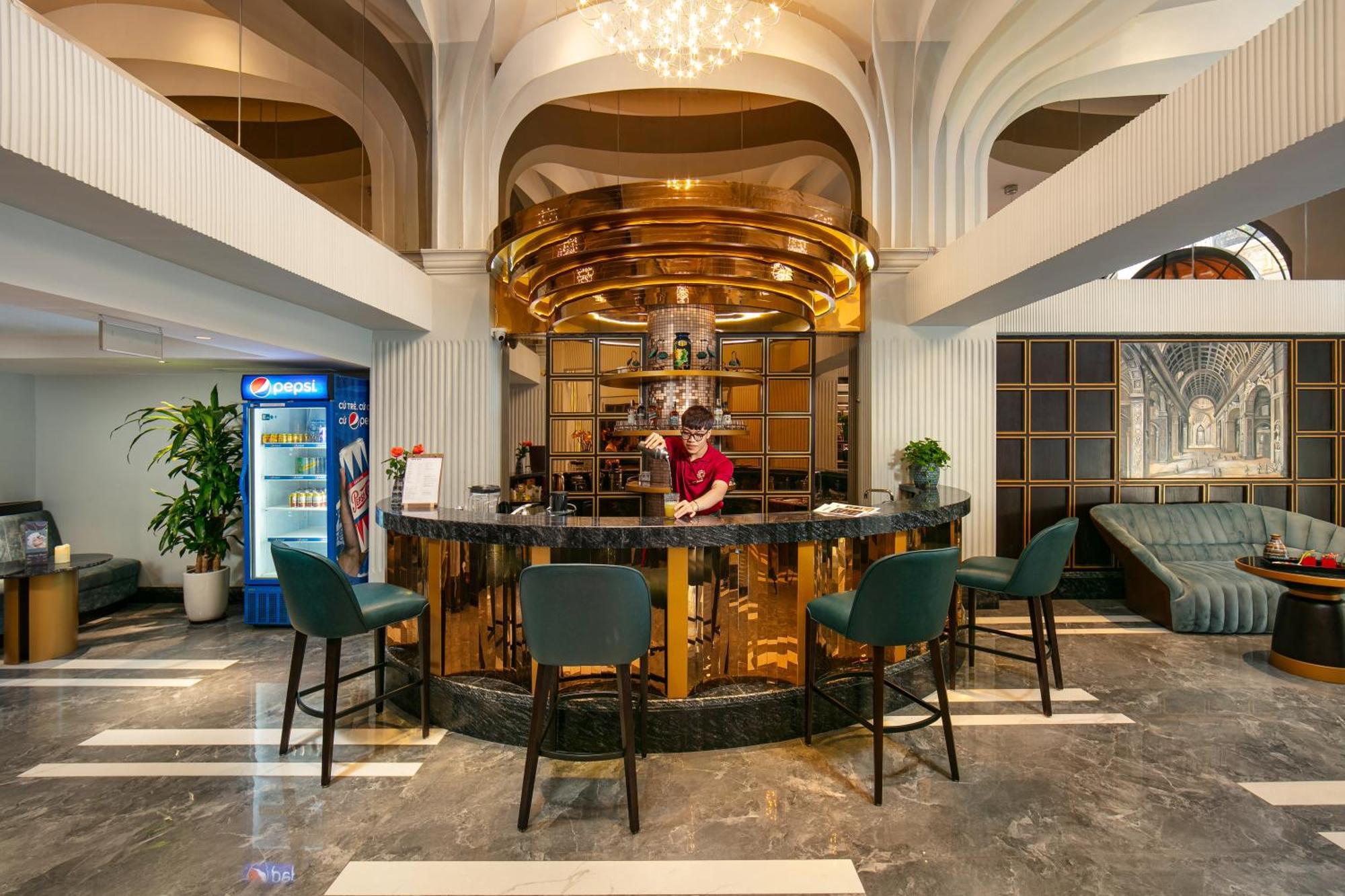 メイ ドゥ ヴィル オールド クォーター ホテル ハノイ市 エクステリア 写真 The bar at the hotel