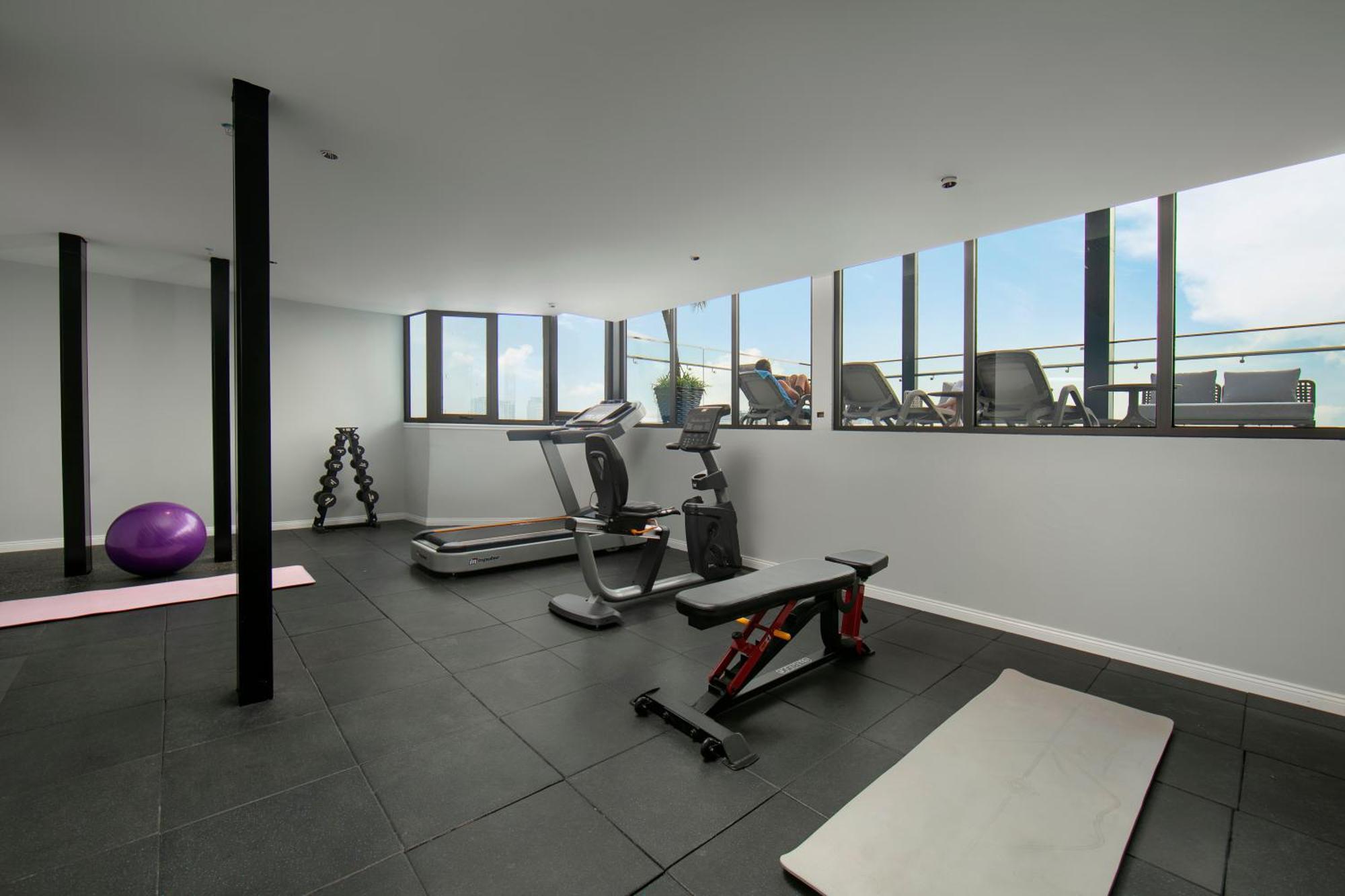 メイ ドゥ ヴィル オールド クォーター ホテル ハノイ市 エクステリア 写真 The gym at the 1001 apartment complex