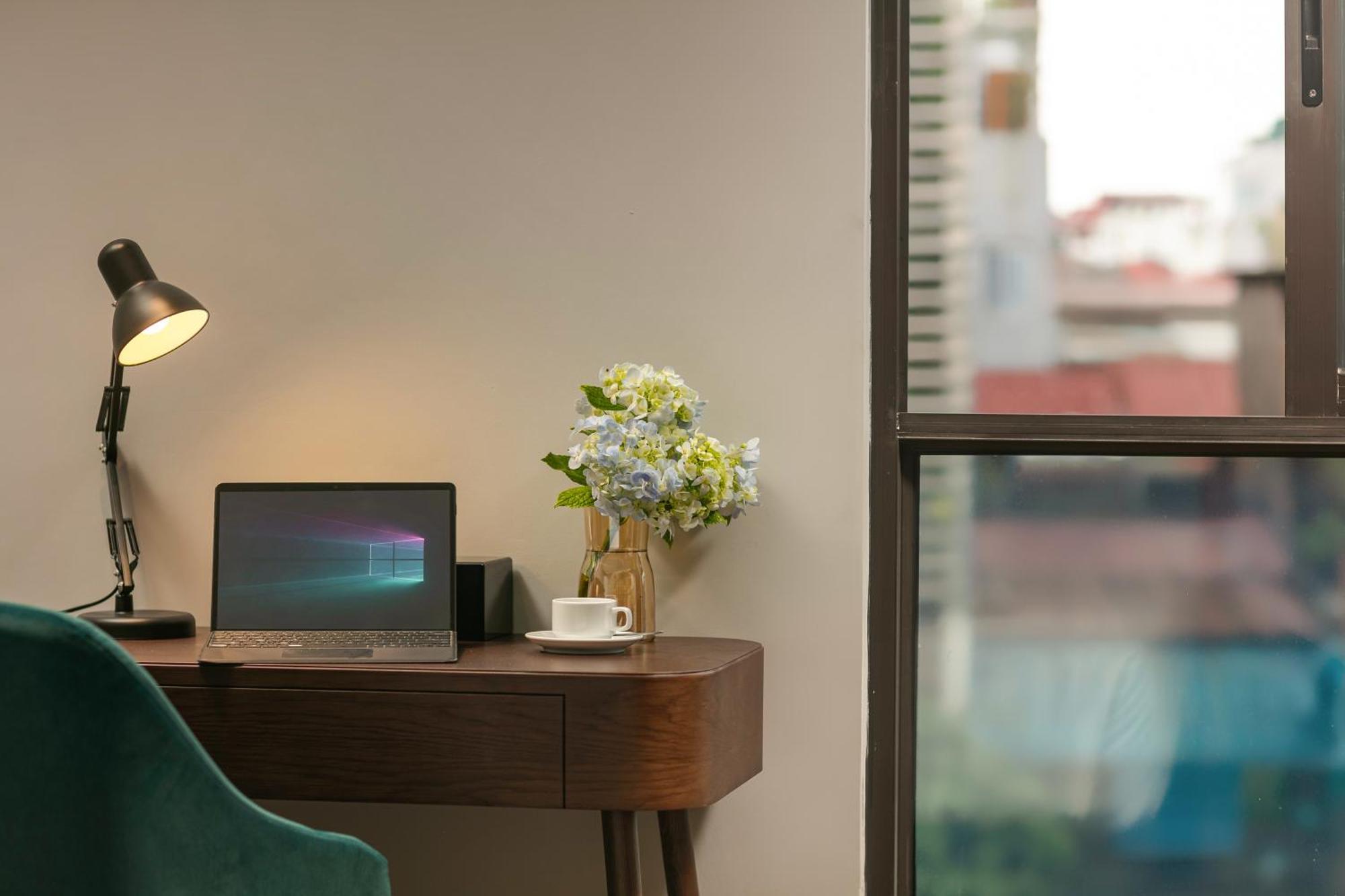 メイ ドゥ ヴィル オールド クォーター ホテル ハノイ市 エクステリア 写真 A Microsoft Surface Pro 4