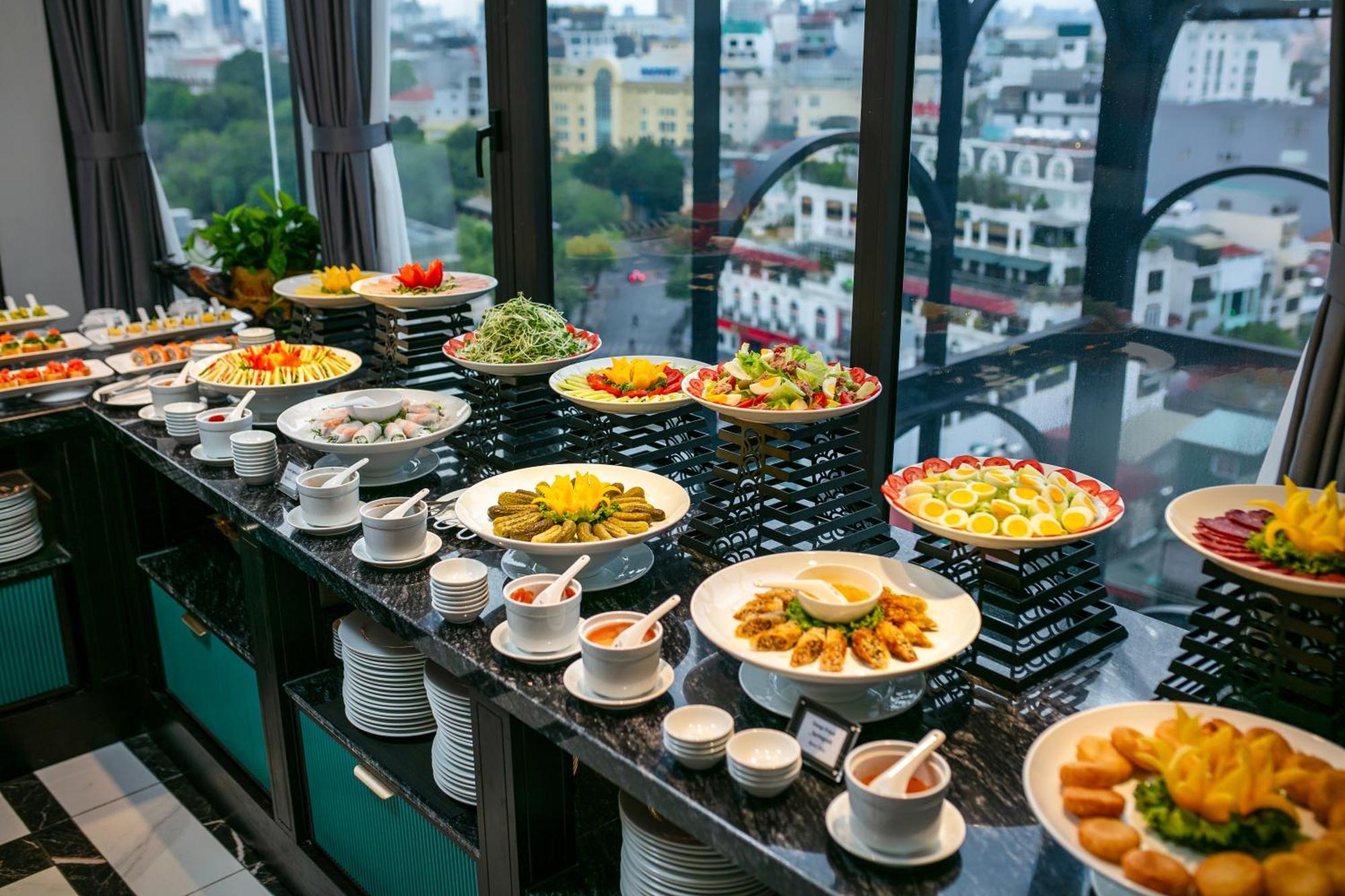 メイ ドゥ ヴィル オールド クォーター ホテル ハノイ市 エクステリア 写真 A buffet at a hotel