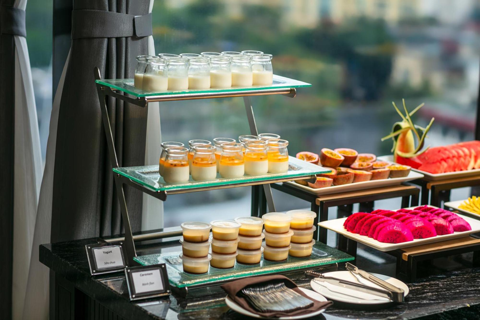 メイ ドゥ ヴィル オールド クォーター ホテル ハノイ市 エクステリア 写真 A dessert buffet