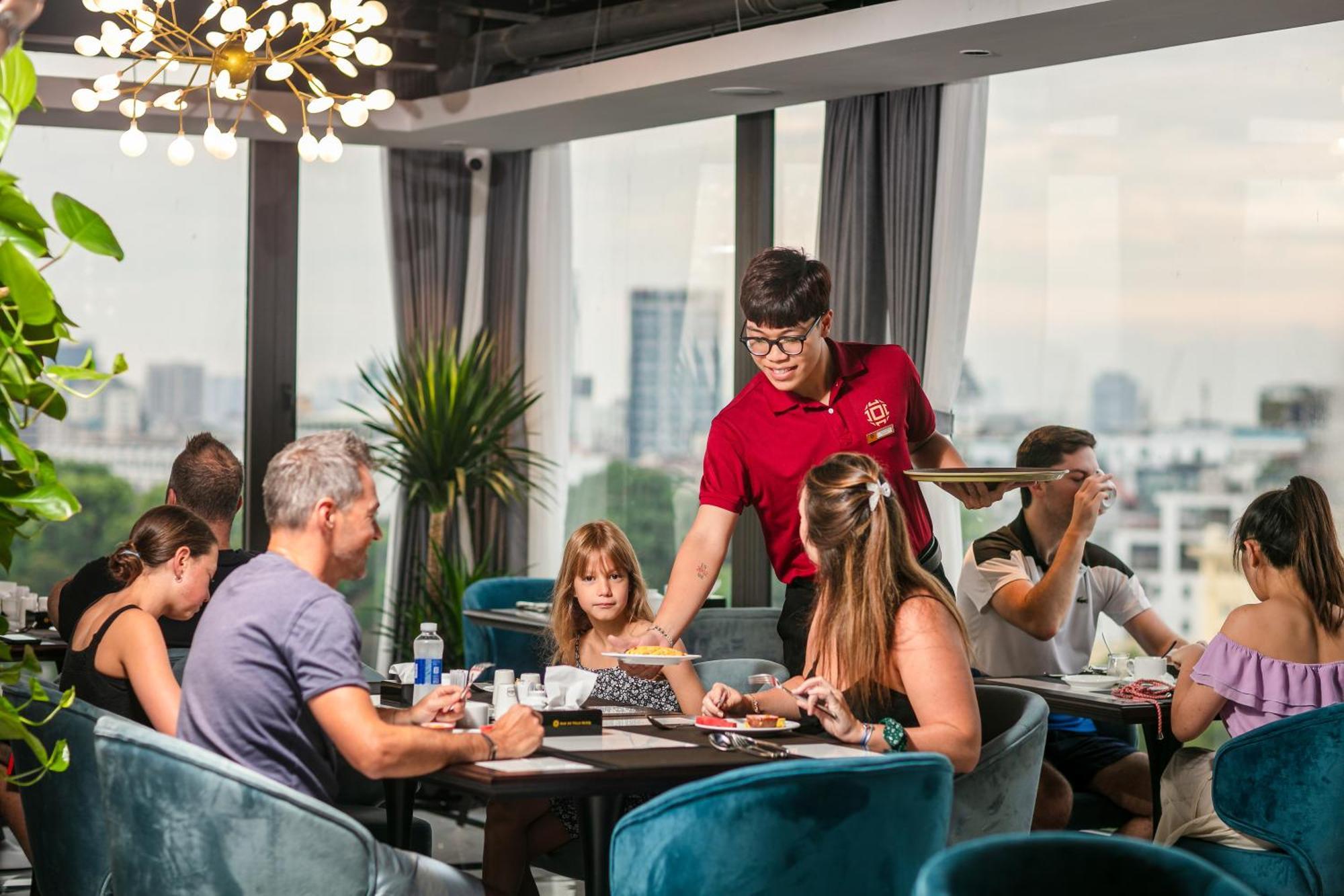 メイ ドゥ ヴィル オールド クォーター ホテル ハノイ市 エクステリア 写真 A restaurant in Vietnam