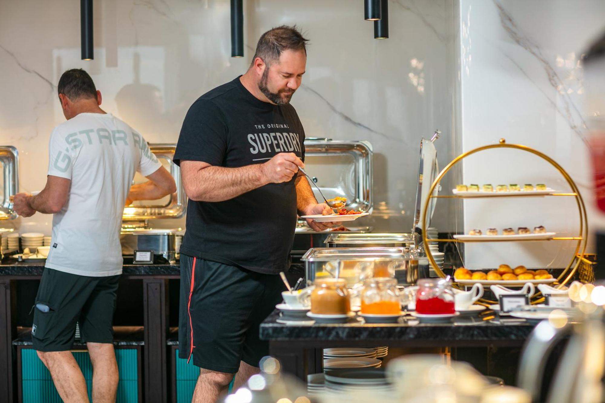 メイ ドゥ ヴィル オールド クォーター ホテル ハノイ市 エクステリア 写真 A buffet at a hotel
